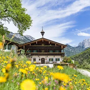 Lodge Berg'k'hof Kaisertal - Alpine Hideaway